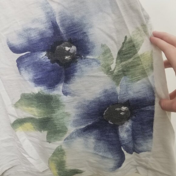 white w blue flowers St. John's Bay women's t-shirt - Picture 2 of 4
